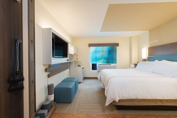 Room 9 of 43