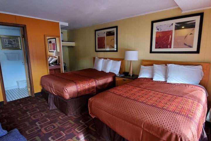Pinebrook Motel