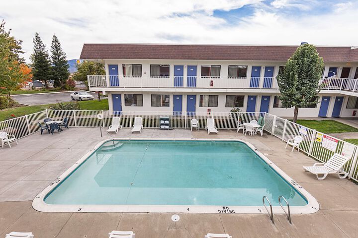 Pool 11 of 32