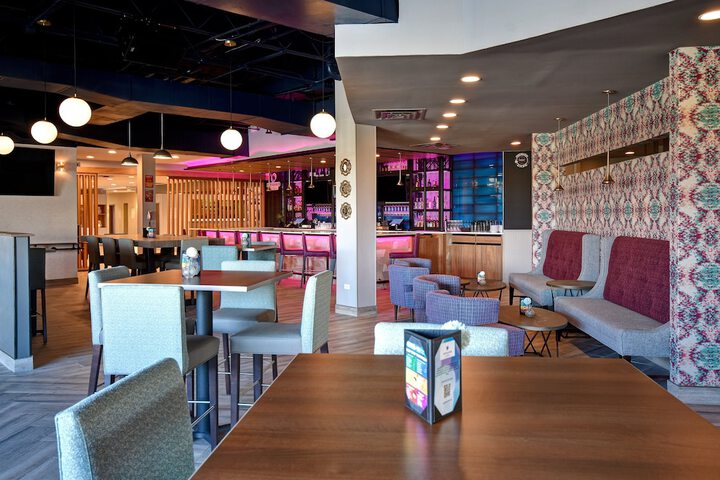 Lounge 163 of 170