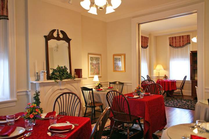 Dining 59 of 65