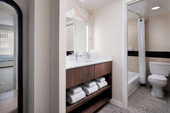Room 25 of 37