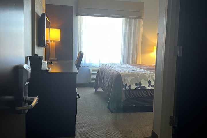 Room 31 of 64