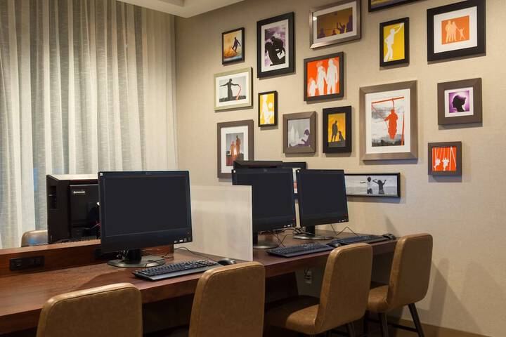 Business Center 43 of 47
