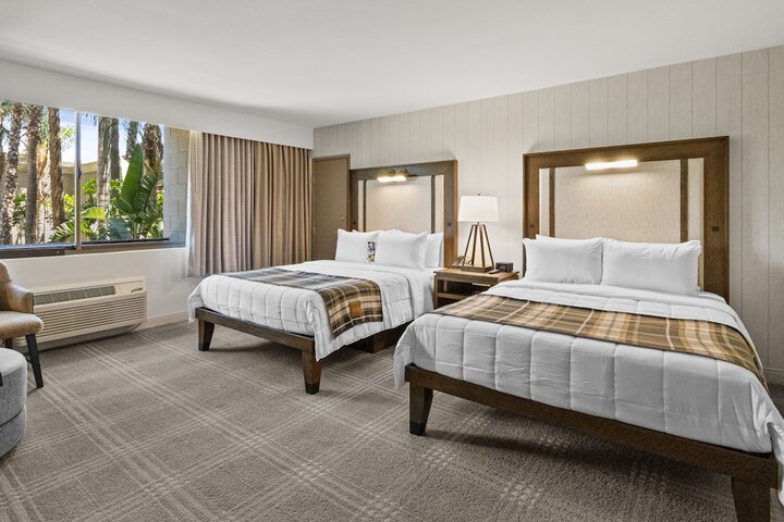 Knotts Hotel