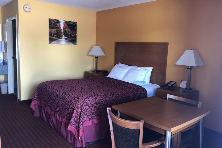 Days Inn by Wyndham Franklin