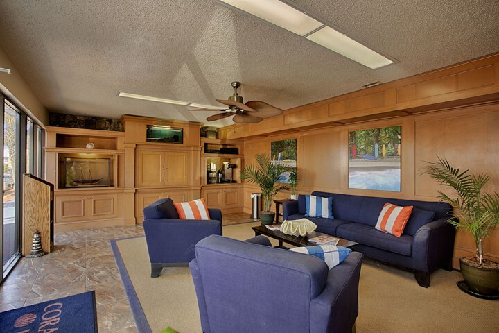 Coral Sands Inn