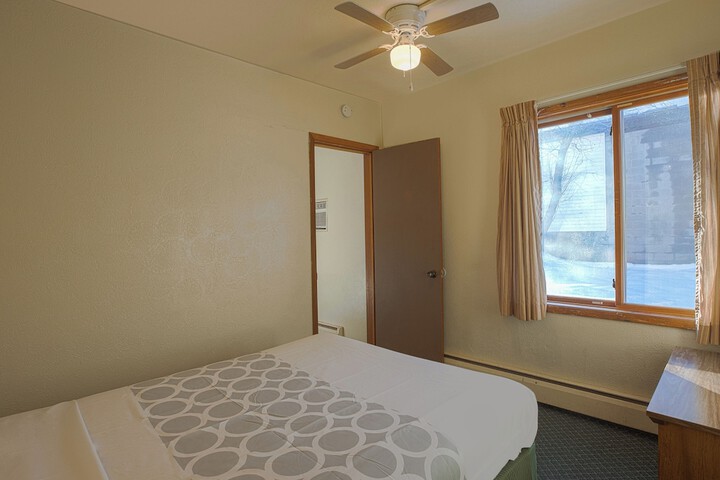 Room 27 of 48