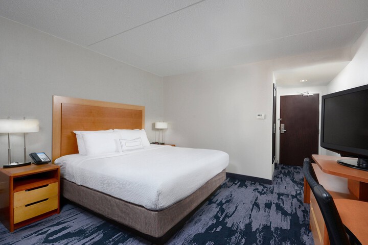 Room 27 of 38