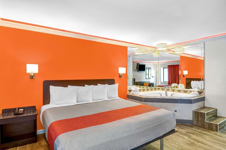 Room 10 of 25