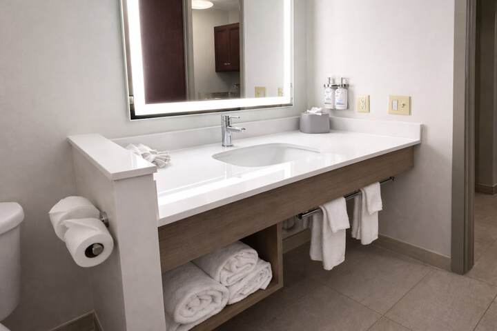 Holiday Inn Express Hotel & Suites St. Paul-Woodbury by IHG