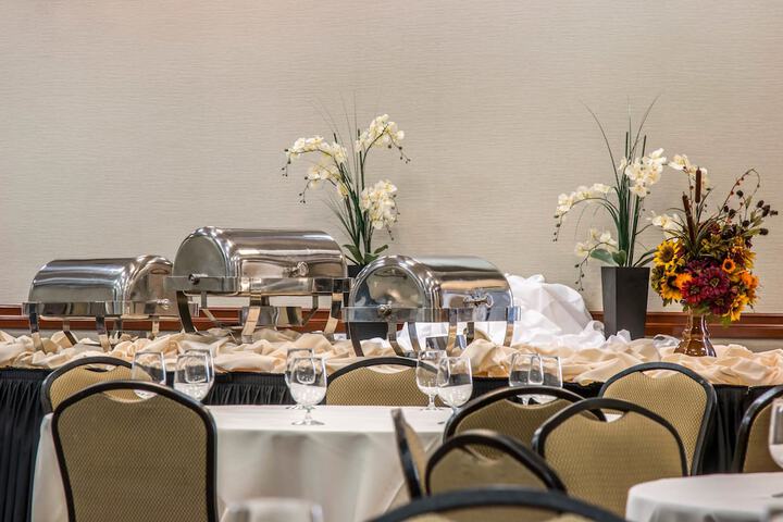 Ballroom/Hall 64 of 74