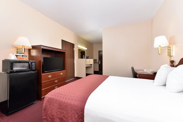 Room 14 of 33