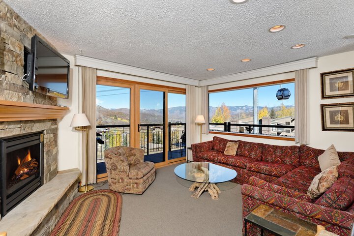 The Crestwood Condominiums