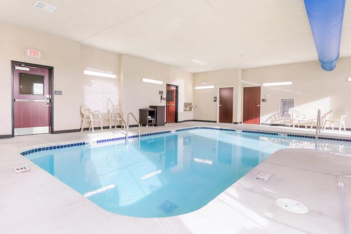 Cobblestone Hotel & Suites - Lynden