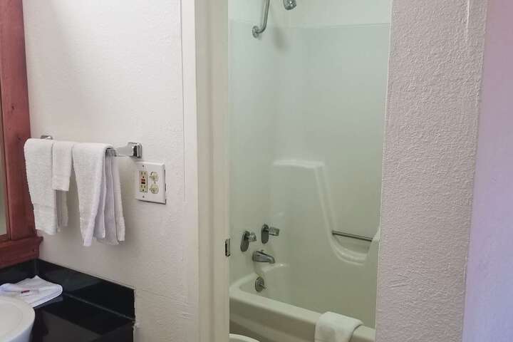 Room 9 of 13