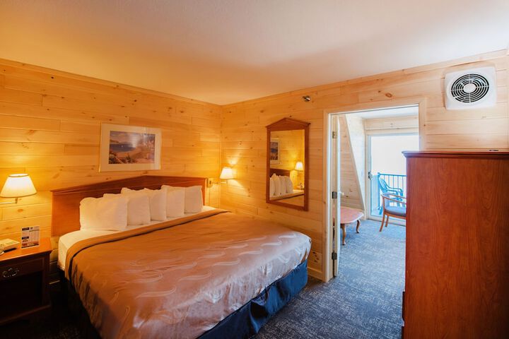 Quality Inn & Suites Mackinaw City Beachfront