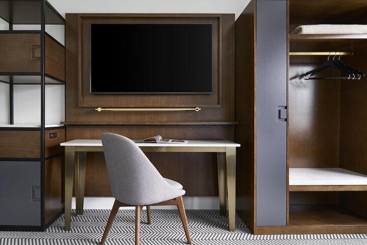 Room 21 of 37