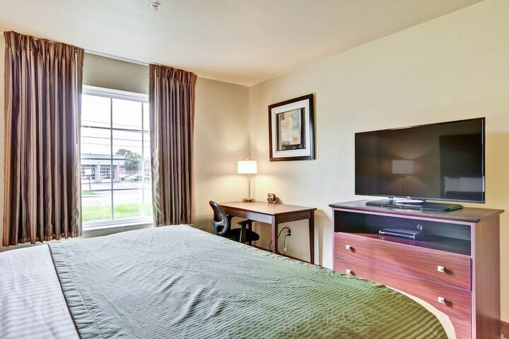 Cobblestone Hotel & Suites – Pulaski / Green Bay