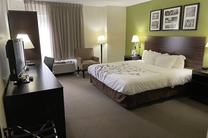 Room 26 of 86