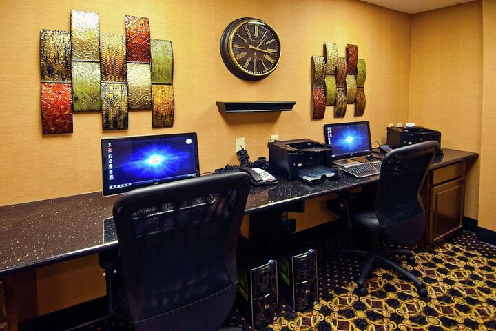 Business Center 32 of 32