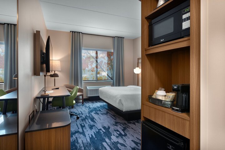 Room 17 of 28