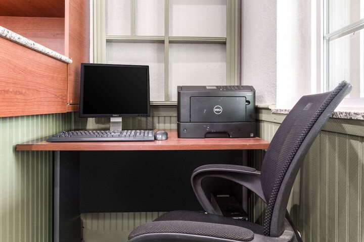 Business Center 70 of 72