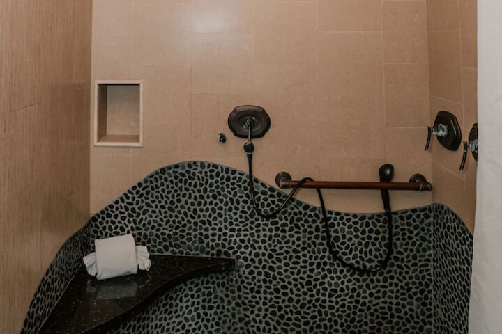 Room 132 of 283