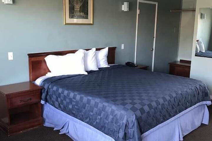 Room 12 of 25