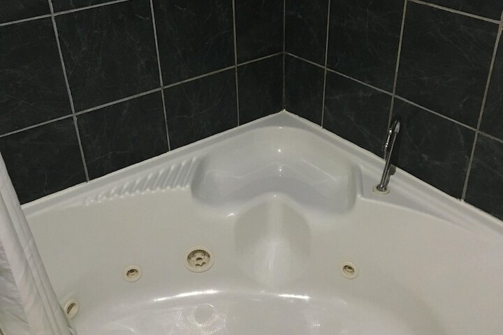 Hot Tub 78 of 86
