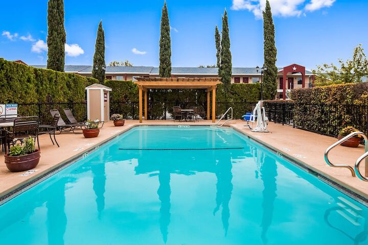 Pool 4 of 17