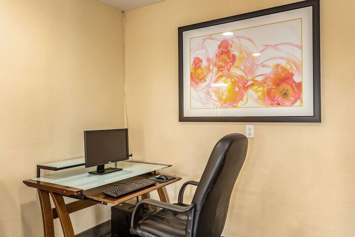 Business Center 35 of 35