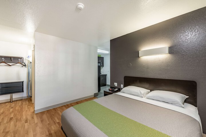 Room 21 of 30
