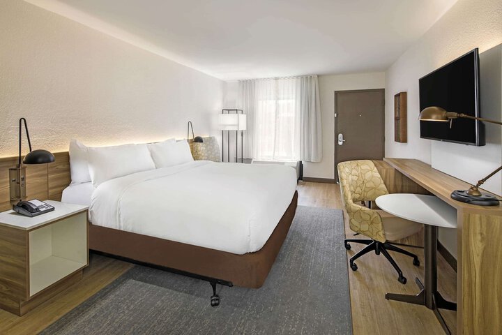 Room 15 of 18