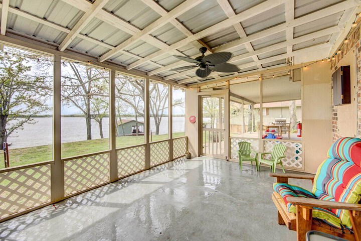 Mineola Lake House w / Dock & Fire Pit!