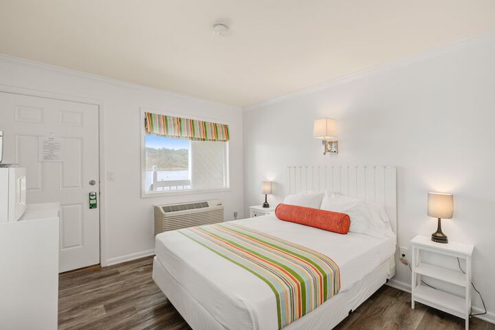 Room 16 of 65
