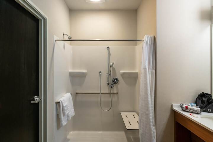 Room 43 of 69