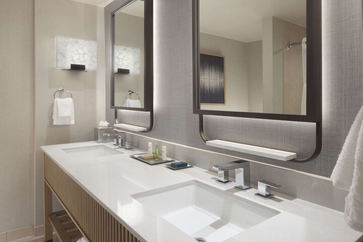 Hilton Anatole