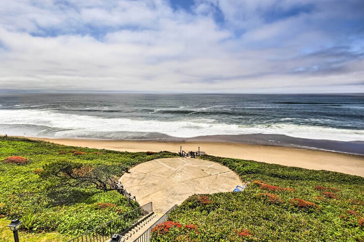 Lincoln City Oceanfront Condo Near Lincoln Beach!
