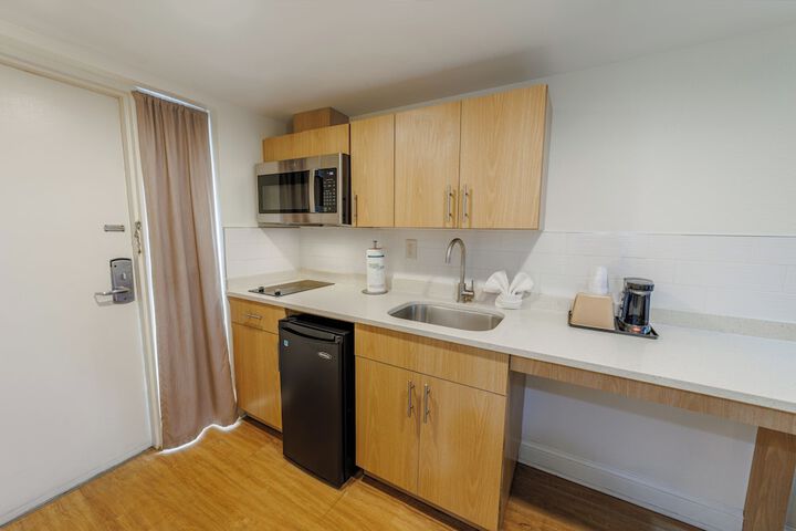 Dunes Inn & Suites