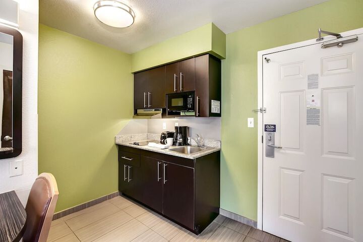 Studio 6 East Brunswick NJ - NYC Area