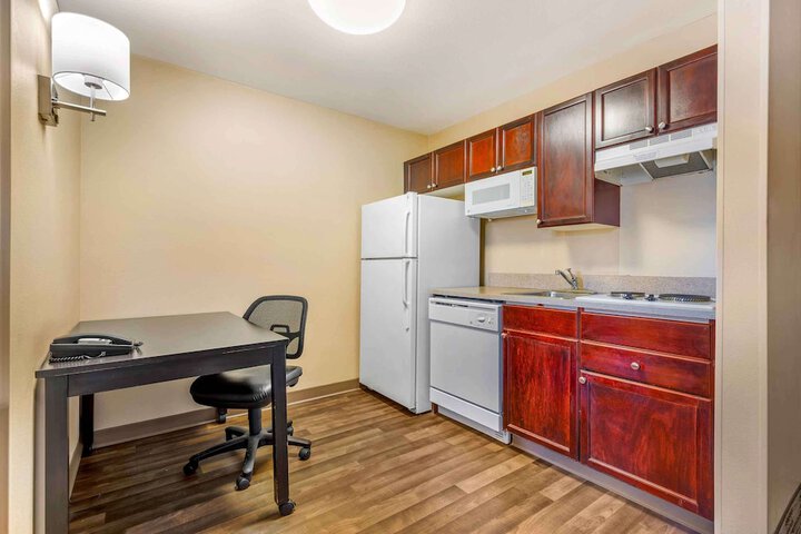 Room 16 of 38