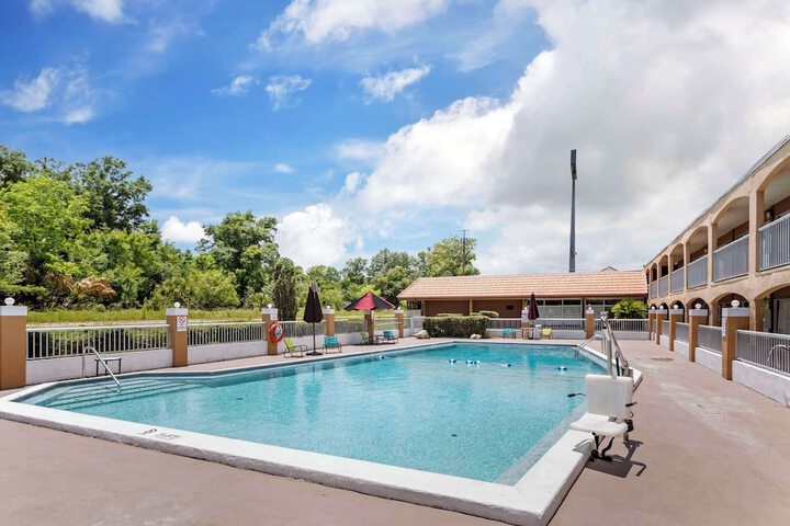 Pool 4 of 37