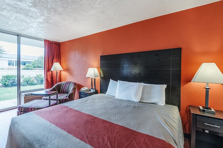 Room 9 of 35