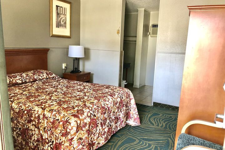 Room 32 of 33