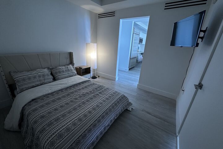 Room 4 of 16