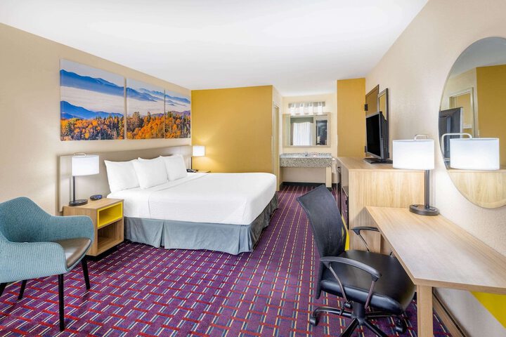 Room 12 of 26