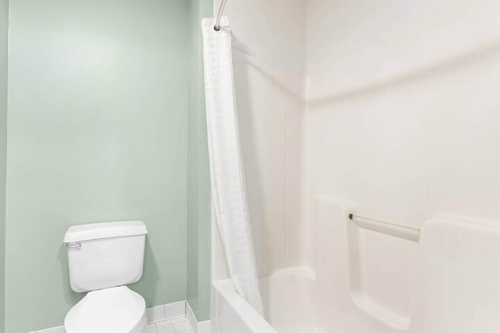 Quality Inn & Suites Gorham Riverside