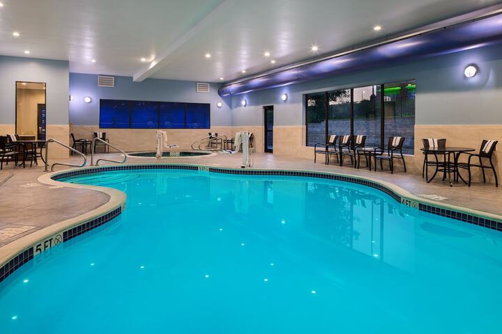 Holiday Inn Express & Suites Wheeling by IHG