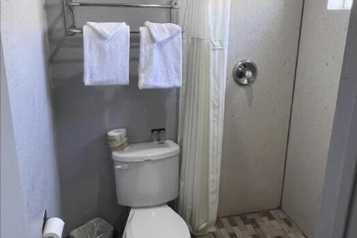 Anchorage Inn Lakeport